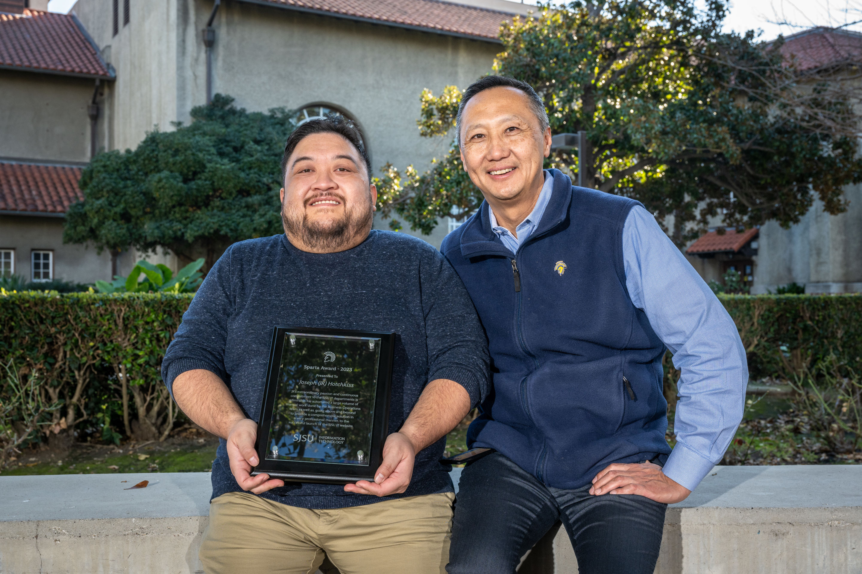 The 2023 SJSU IT Sparta Award Individual winner, JR Hotchkiss, presenting a plaque and standing next to Bob Lim, SJSU VP-IT and CIO